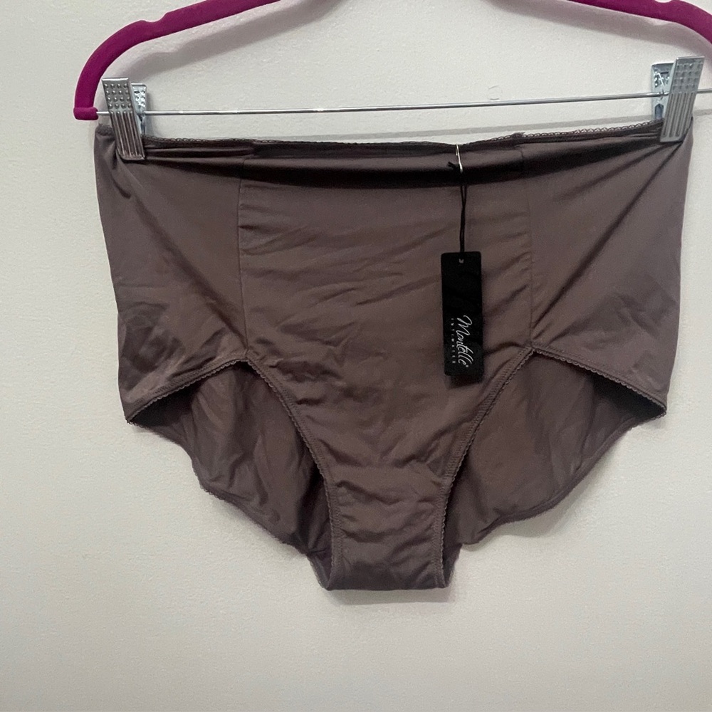 montelle intimates Smoothig brief almond spice